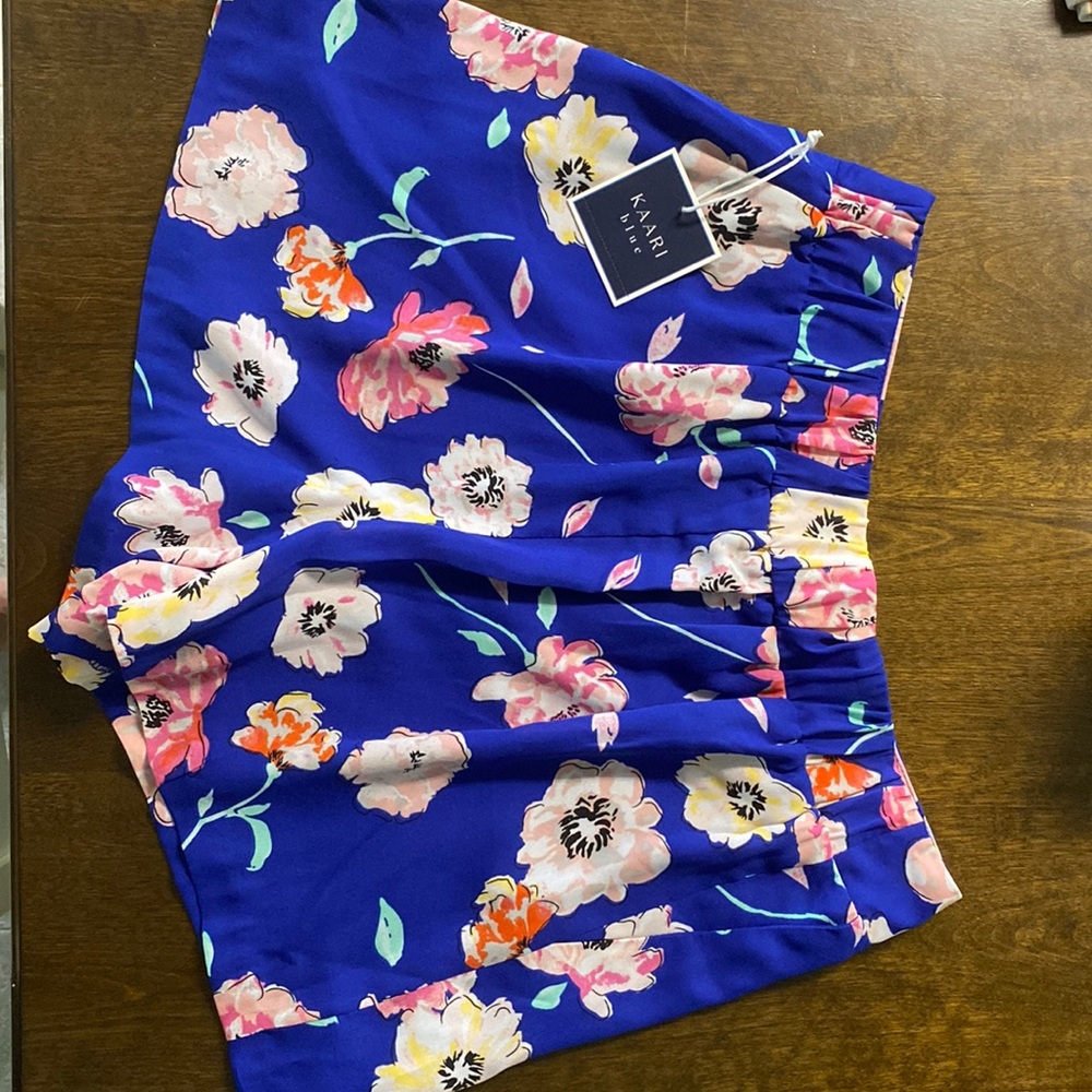 NWT Kaari Blue floral blue shorts